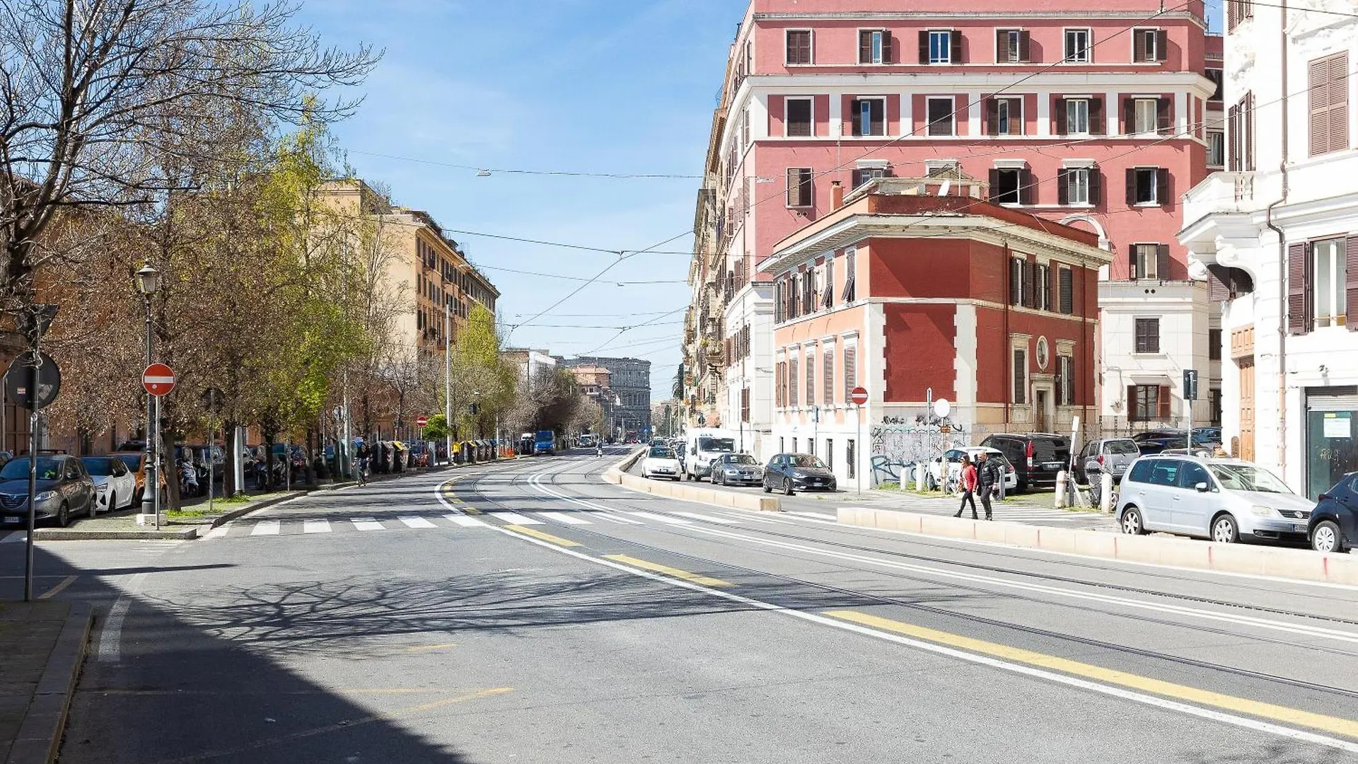 Colosseum Bright Two Bedroom Apartment Rome