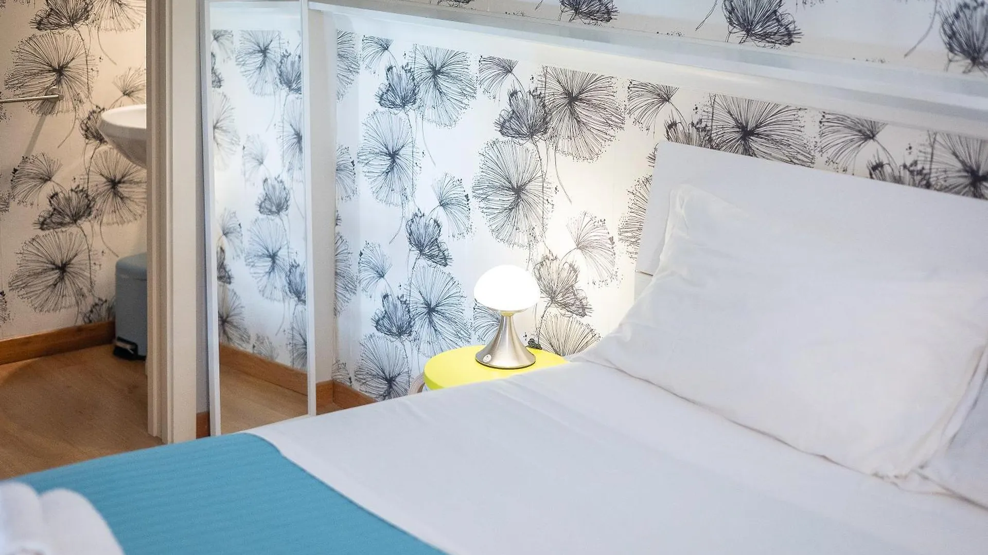 Colosseum Bright Two Bedroom Apartment Rome