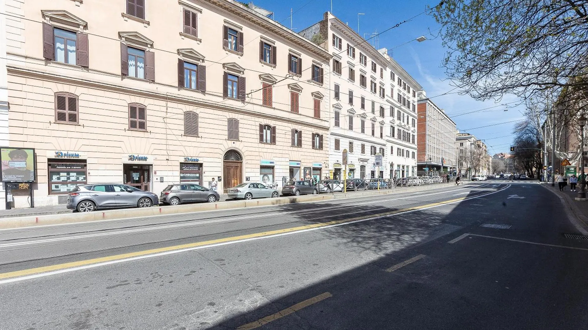 Colosseum Bright Two Bedroom Apartment Rome Italy